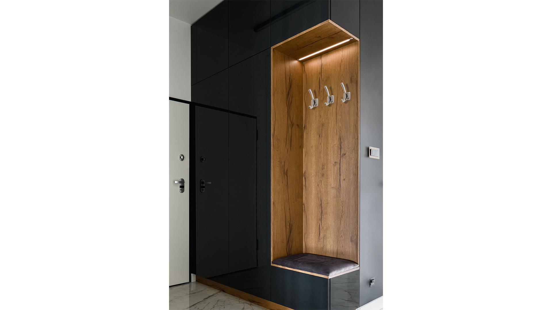 Мебельный крючок HENRY