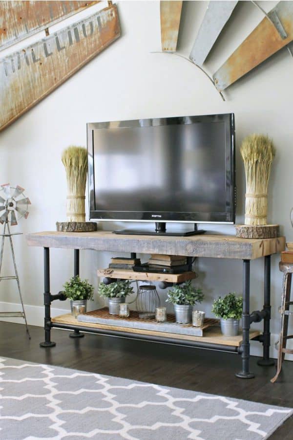 9.-Reclaimed-Wood-with-Steel-Pipe.jpg